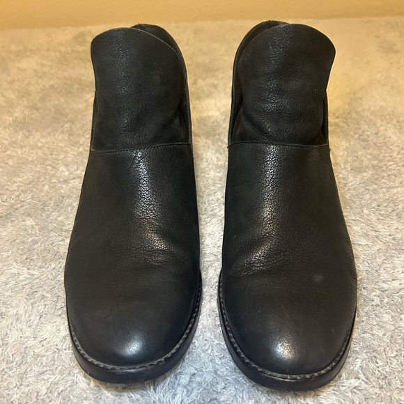 Eileen Fisher Vero Cuoio Slip-On Black Leather Ankle Booties Women’s, Size 9 - Picture 1 of 13